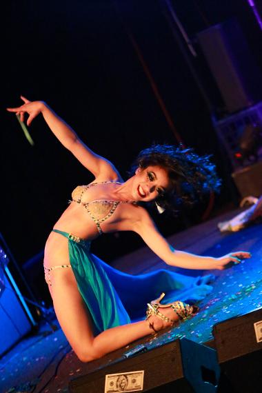 Jazida-Australian-Burlesque-Canberra-Dancer-Backbend-Bullet